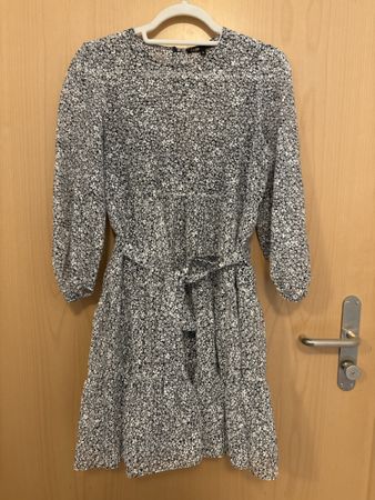 Maje Kleid Gr. 36 schwarz weiss geblümt in sehr gutem Zustan