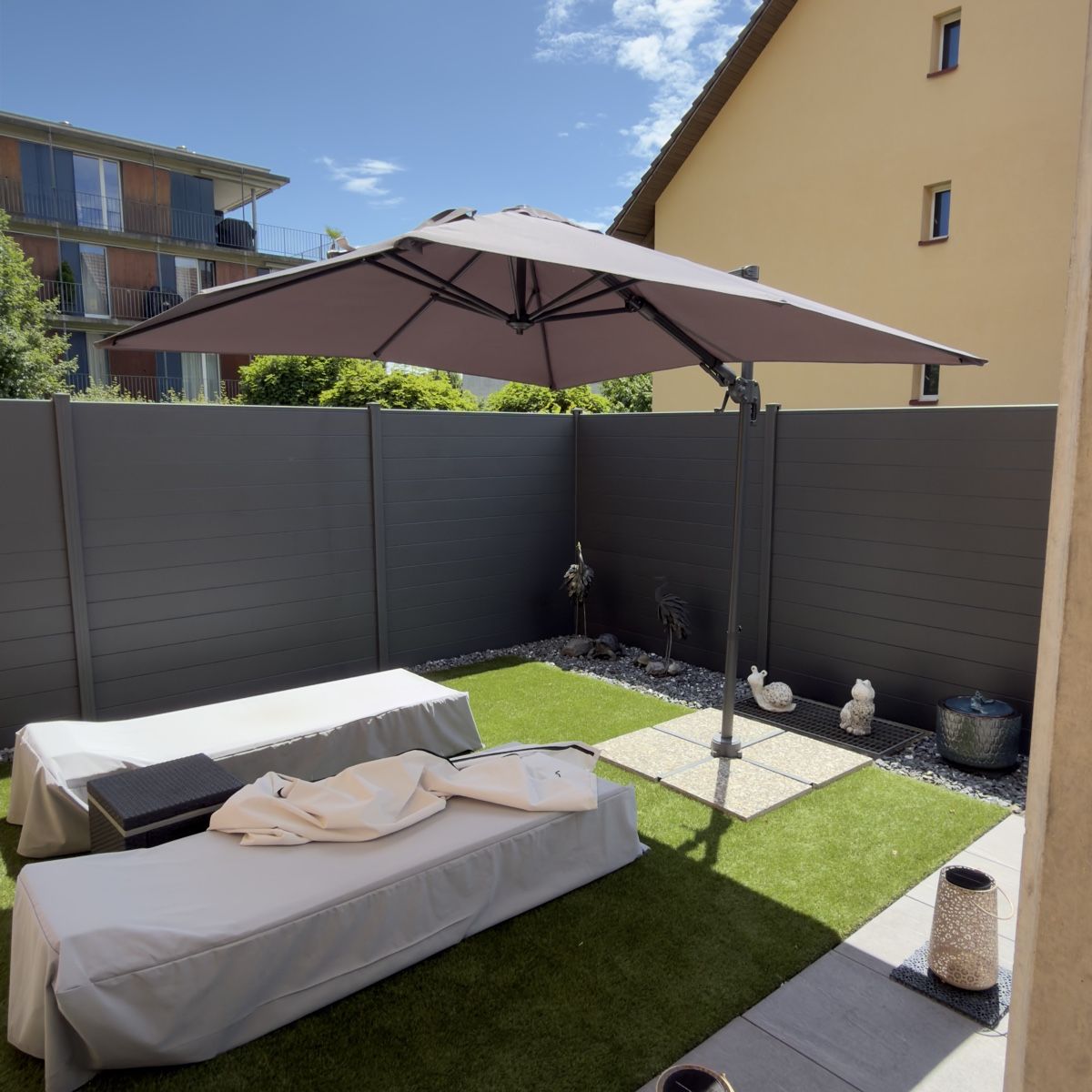 Sonnenschirme: Sonnenschirm anthrazit 250x250 mit Abdeckung – Gebraucht aus Tagelswangen von Acaillet