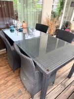 Ratan Outdoor Tisch mti 4 Stühlen
