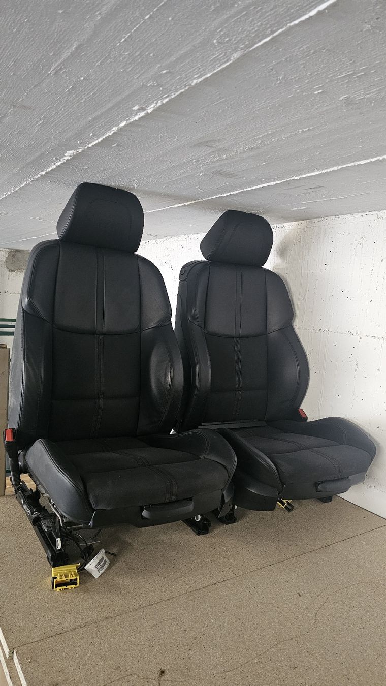 BMW Tutti pezzi di ricambio auto: M3 E92 Sitze, Teilleder – Usato da Derendingen venduto da cng_6j2n