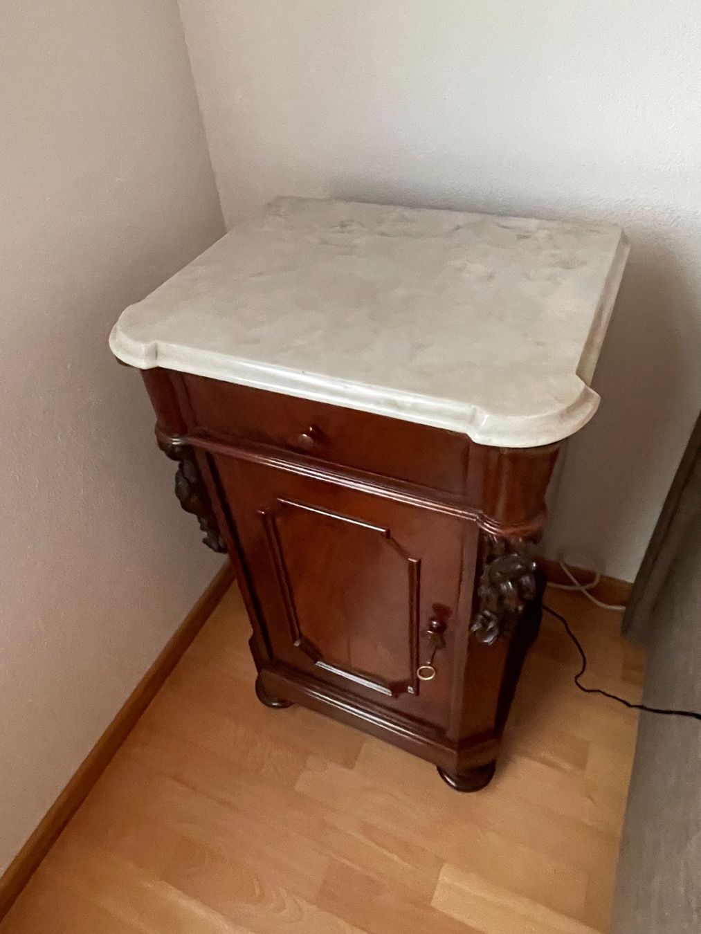 Comodini: Coppia di comodini antichi – Usato da Verscio venduto da car_hl9p 1