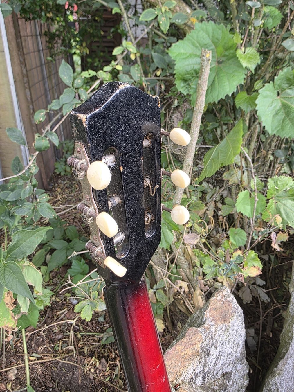 Musikinstrumente: Vintage Konzertgitarre rot – Gebraucht aus BELLINZONA von Dolcerelax 3