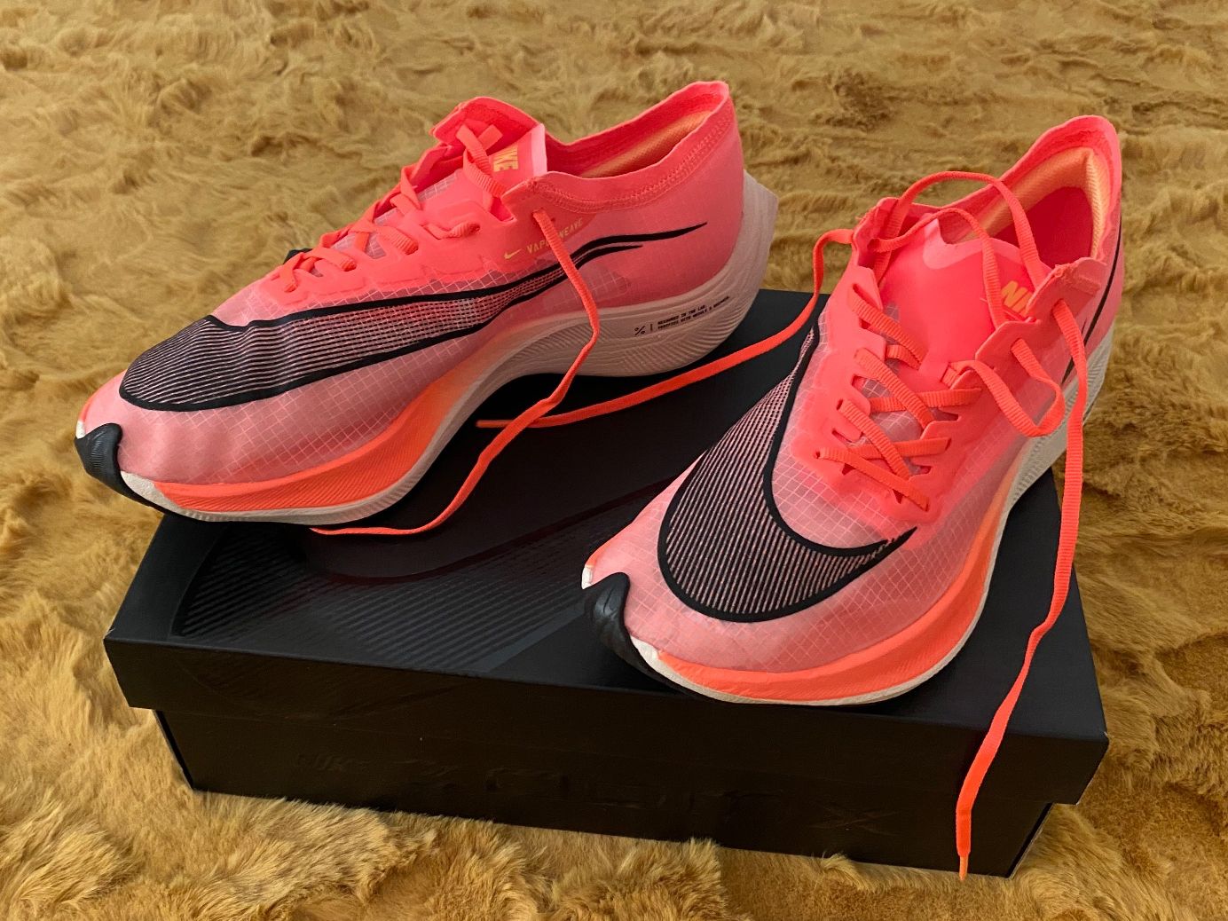 Nike Herrenschuhe: Nike ZoomX Vaporfly Next % – Neu und originalverpackt aus Zürich von suche_jenes