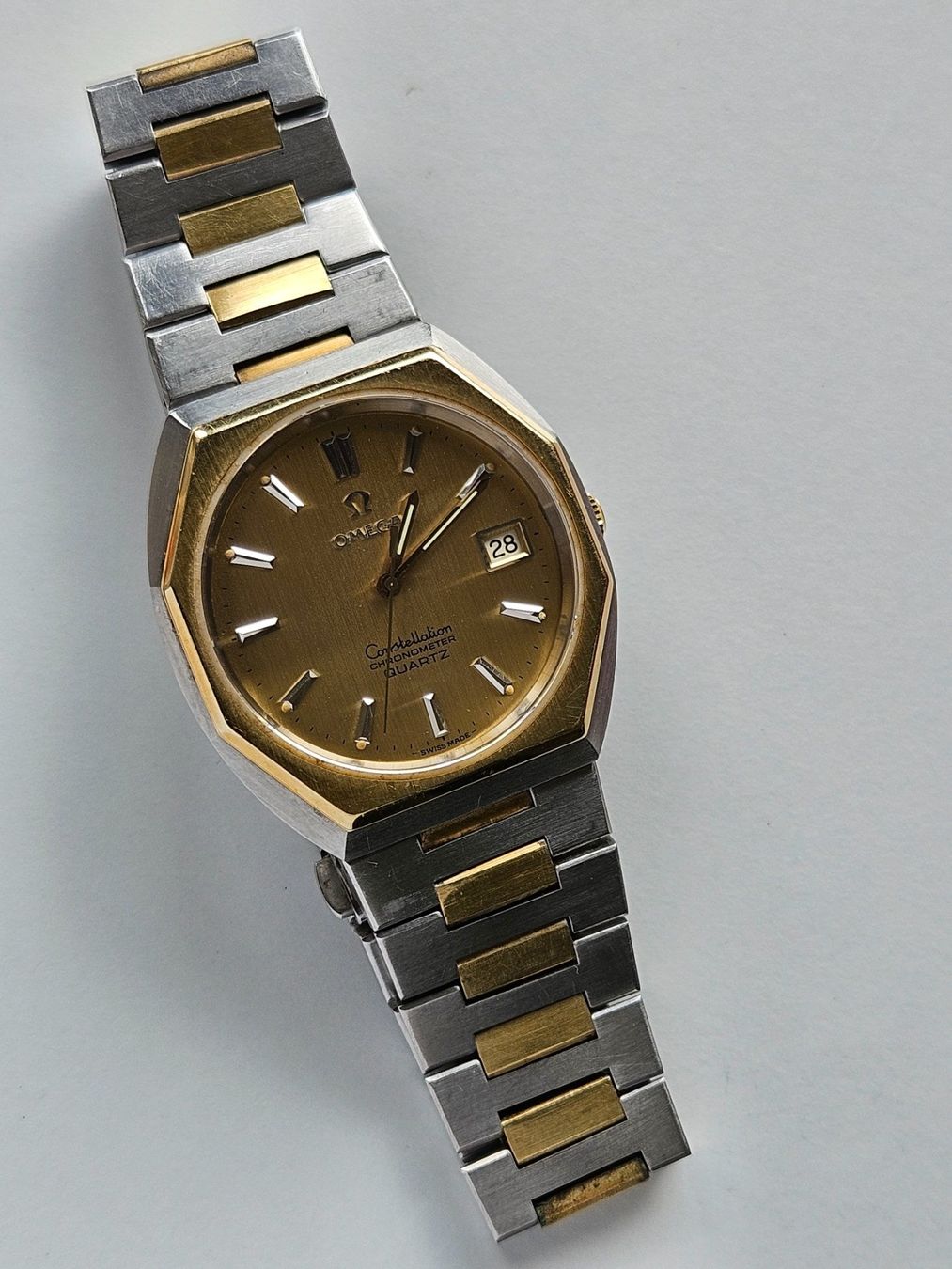 Omega Orologi: Omega Constellation Chronometer Quartz Date Gold SS – Usato da Berikon venduto da mmm21 2