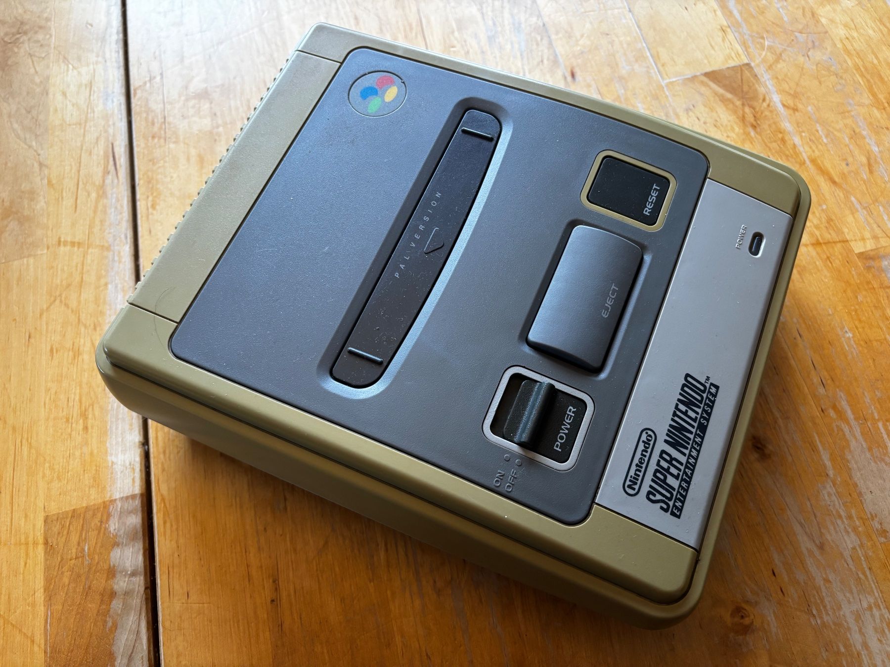Nintendo Console: Super Nintendo Konsole mit 2 Controllern – Usato da Frenkendorf venduto da gelbeZinnie 4