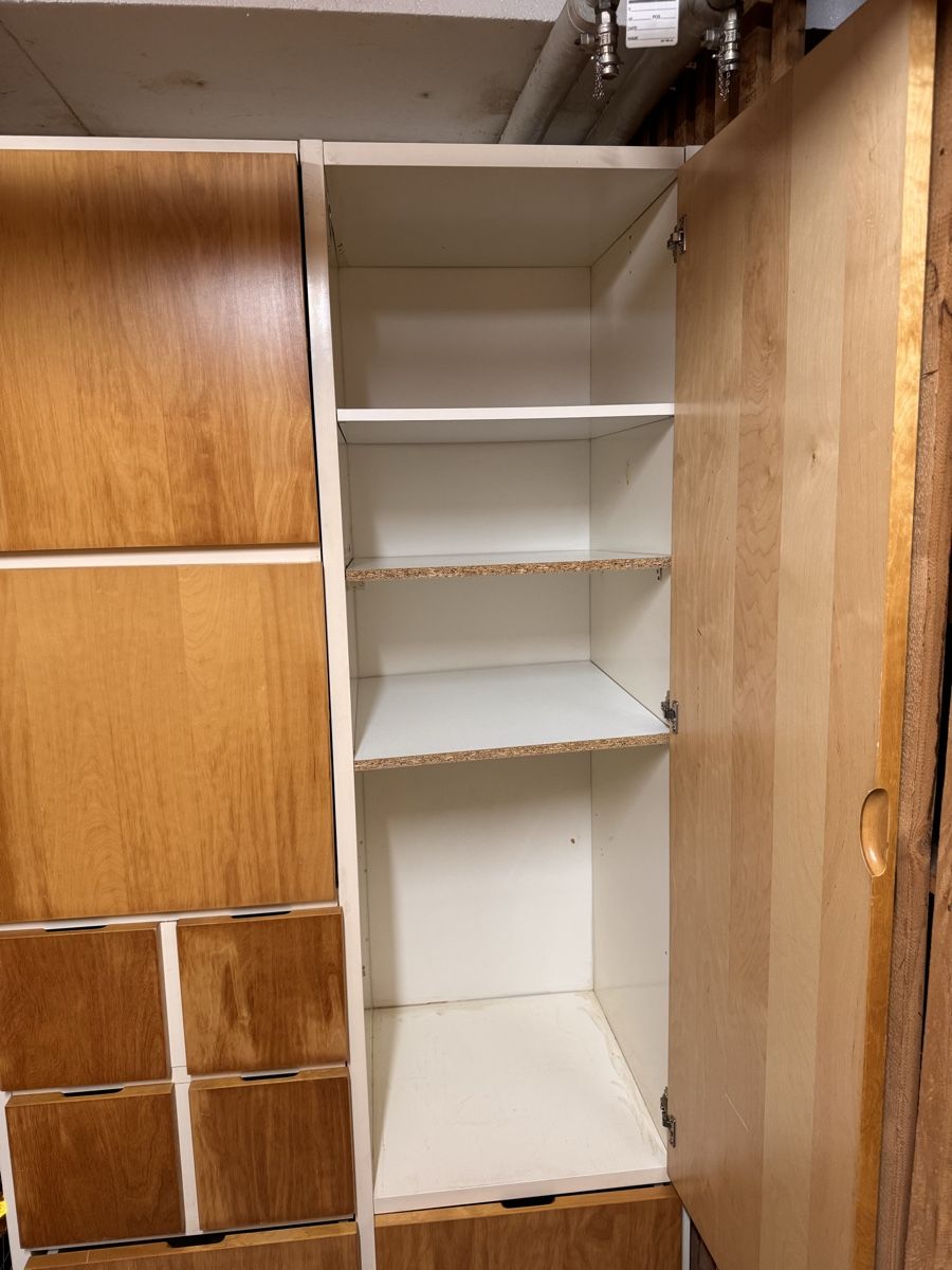 Armadi: Ikea Schrank zu verschenken  – Usato da Basel venduto da kon_2l5h 1