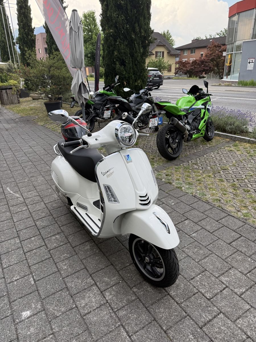 Vespa Scooters: Vespa 125 GTS Super  – D'occasion à Ebikon par mar_s8j2 3