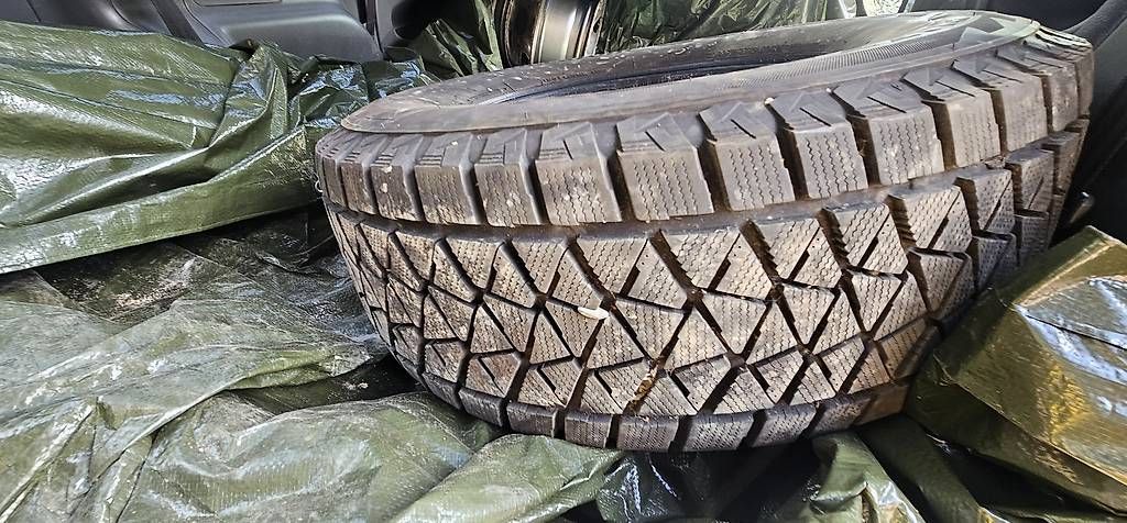 Altro in Scrittura & Disegno: Reifen 275/70R16 – Usato da Windisch venduto da FH13