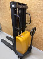 Semi-elektrischer Stapler mit Elektrohub (2.0 t, 2.5 m)
