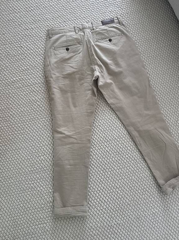 Pantaloni: Beige Chino Jack & Jones  – Usato da Derendingen venduto da att_9kys 1