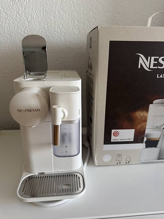 Macchine per caffè & Macchine per espresso: De'Longhi Nespresso Lattissima One – Usato da Bern venduto da nadiia