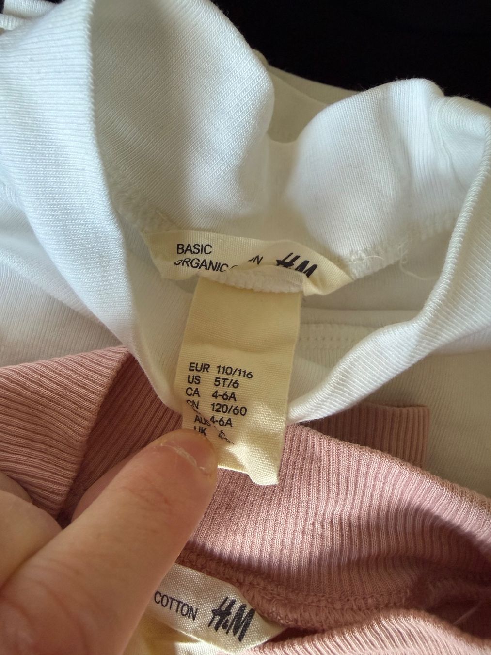 H&M Lotti & Set di vestiti: Mädchen Kleiderpaket 110-116 – Usato da Luzern venduto da sarahxtwilight 1
