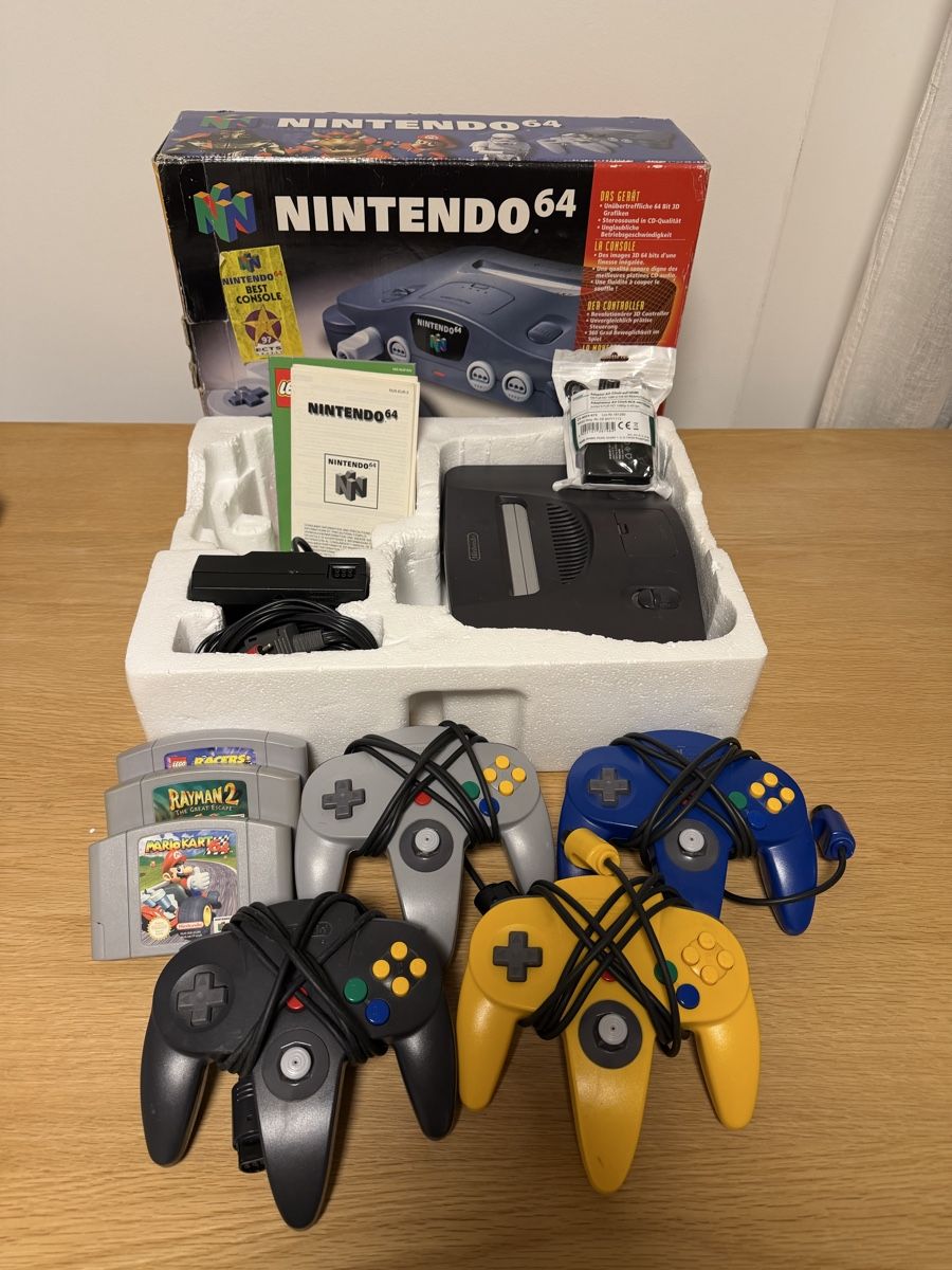 Nintendo Console: Nintendo 64 Set Konsole 4 Controller 3 Spiele mit Adapter – Usato da Rombach venduto da delta_digi44
