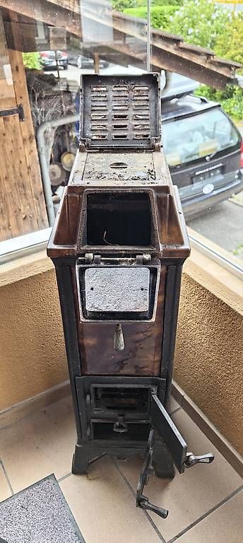 Altri mobili d'antiquariato: Kleiner Kachelofen  – Usato da huenenberg venduto da Suizofelize 2