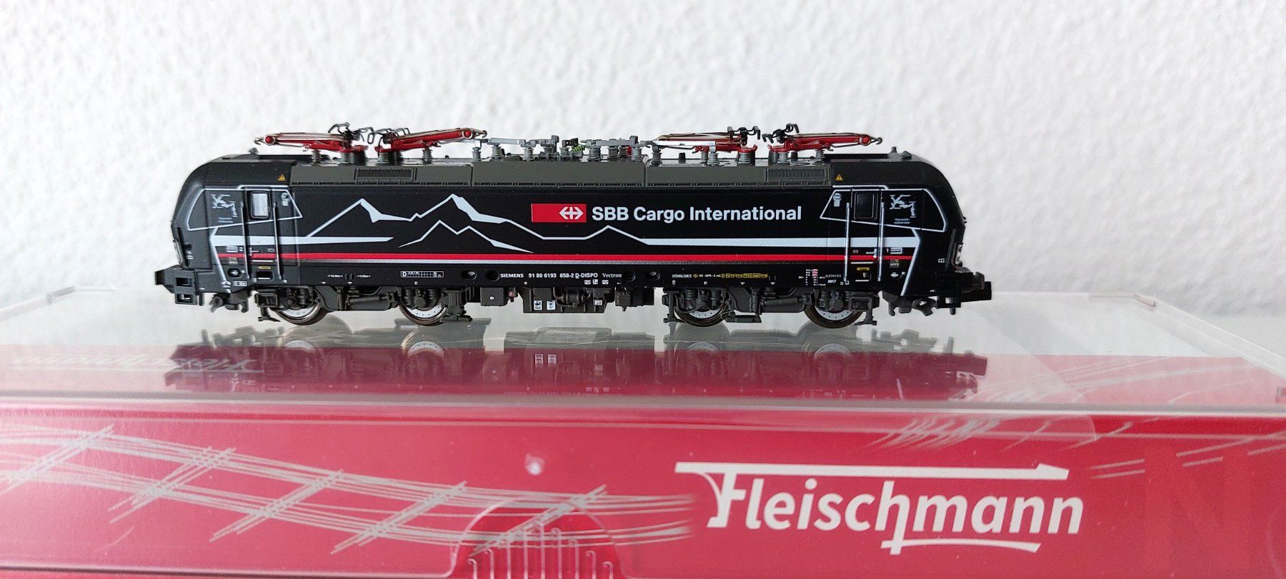 Fleischmann Trains électriques: Fleischmann 193 658  SBB Cargo Vierwaldstättersee – Neuf (Voir description) à Biberist par Ntrains 3