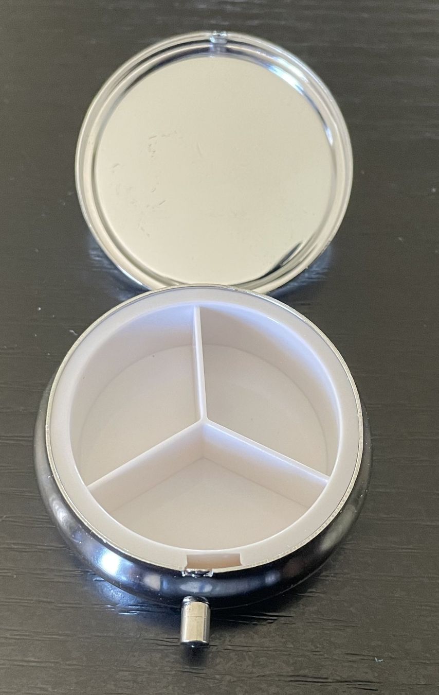 Contenitori & Simili: Blechdose Dose Behälter POISON Pillendose Springdeckel – Usato da Oftringen venduto da allesmeins 3