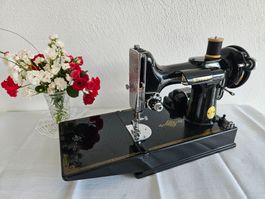 Singer Nähmaschine Modell 221 guter Zustand
