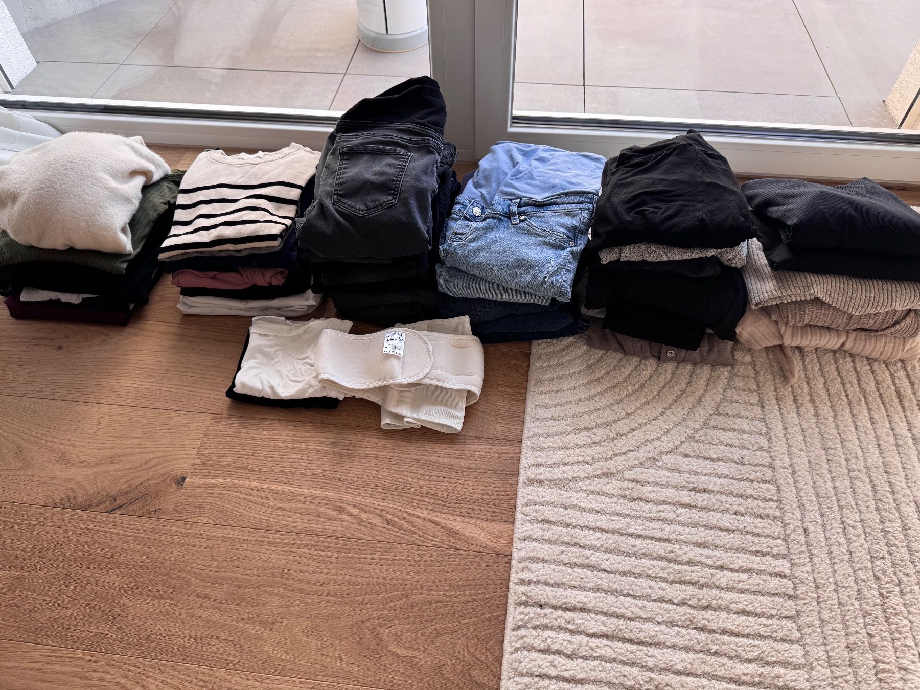 Lotti di vestiti: Xxl Umstandspaket S/M – Usato da Walenstadt venduto da simst