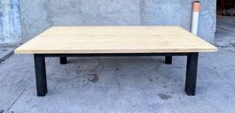 Grande table en bois massif