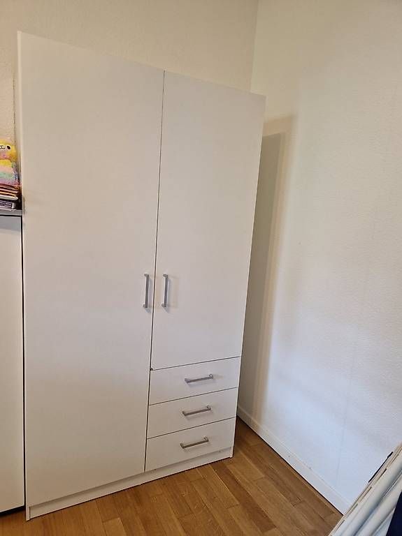 Schränke: Weisser 2-türiger Schrank – Gebraucht aus Stadel von ker_fdh5