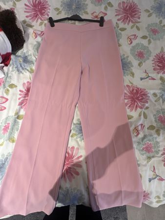 Pantaloni rosa Zara, taglia 40, perfetti per la primavera!
