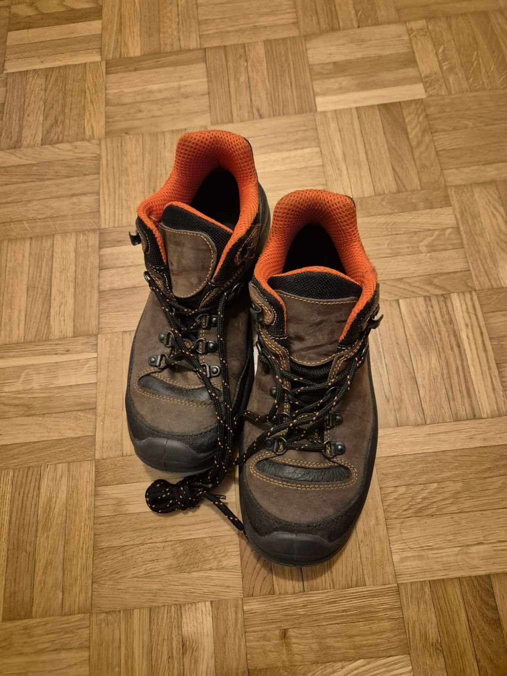Scarpe da uomo: Worker Schuhe mit Stahlkappen – Usato da Zug venduto da sailing15