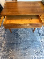 Eleganter Biedermeier-Tisch mit Schublade – Vintage