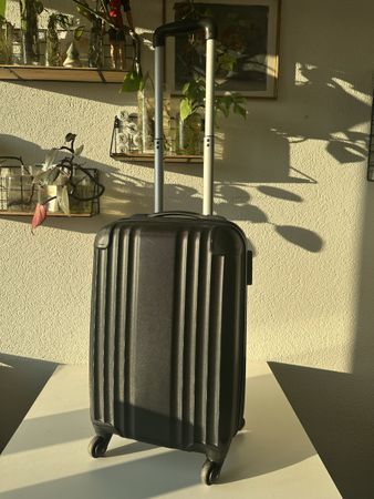 Neuwertiger, schwarzer Koffer Cabin Trolley, ideal für Reise