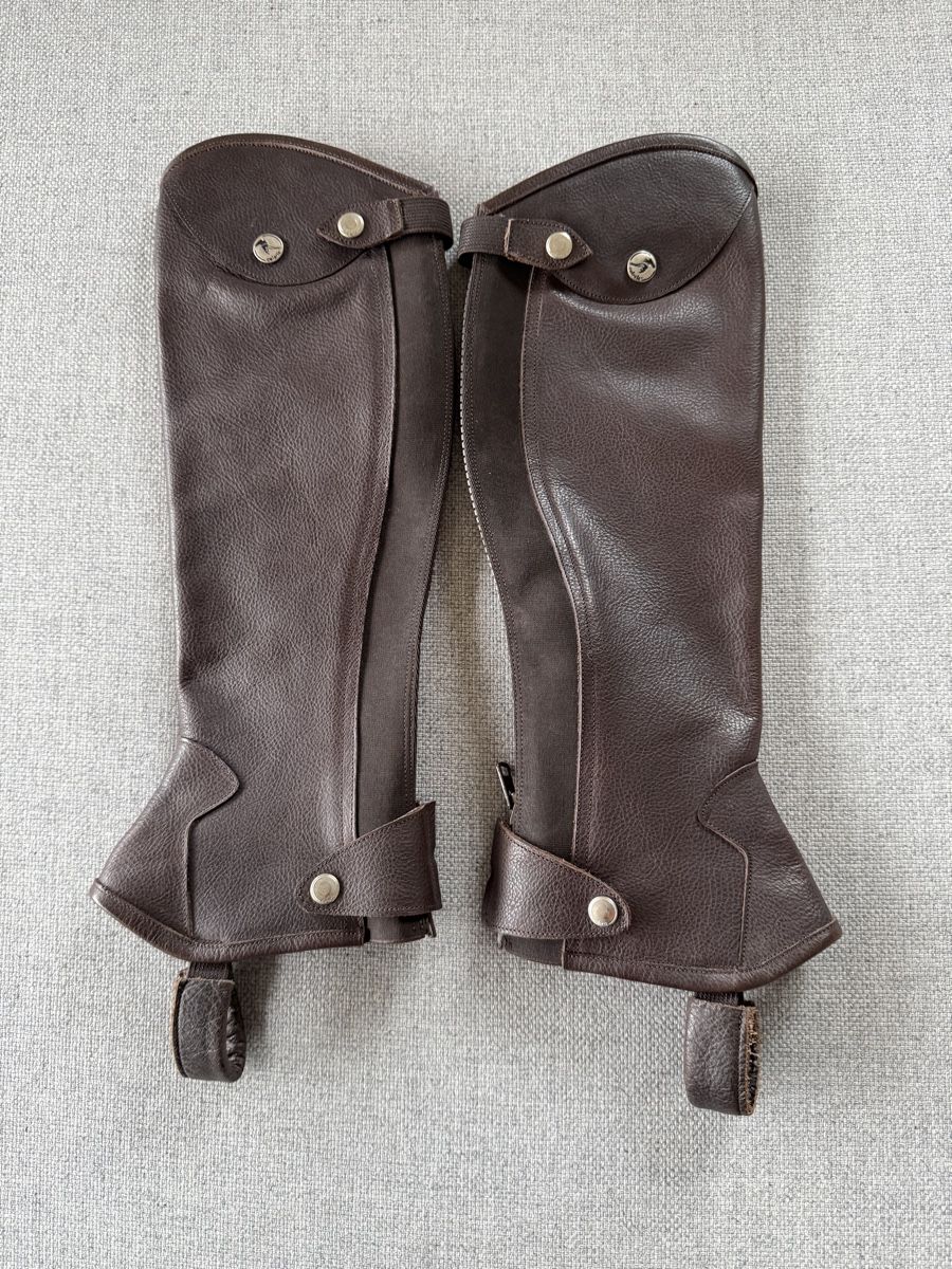 Gamaschen & Bandagen: NEU Celeris Reit-Chaps Chap Leder Reitstiefel Gamaschen – Gebraucht aus Ennetbaden von mapa05