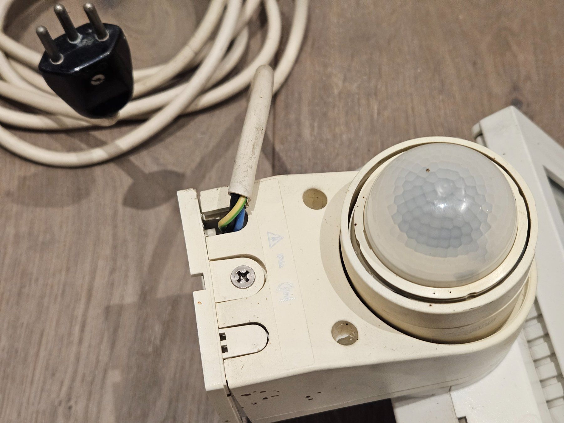 Lampade: Flutlichtstrahler mit Bewegungsmelder – Usato da Herrliberg venduto da Jummi 3