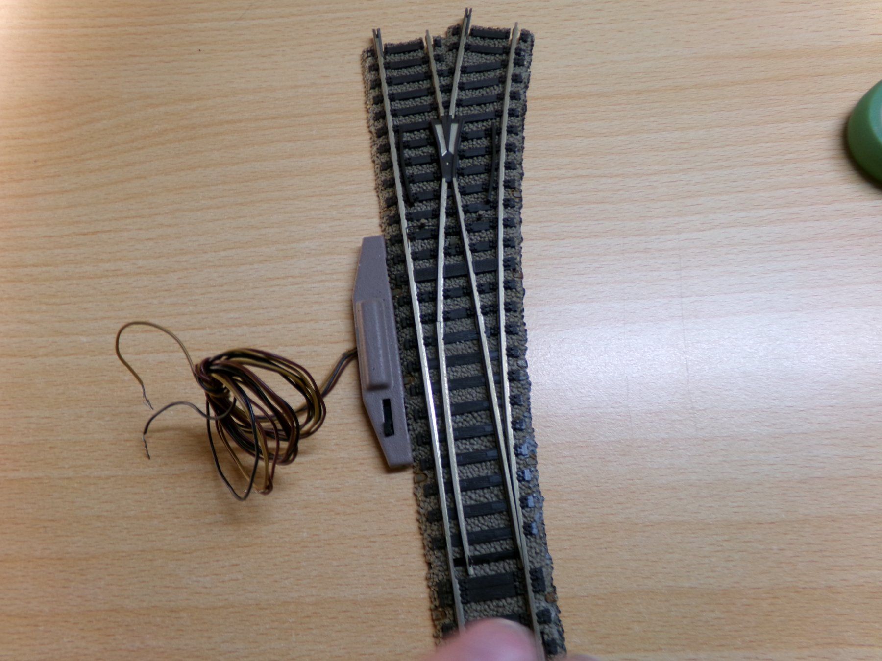 Fleischmann Modellini di ferrovie: Fleischmann H0 Profigleis Weiche rechts 6140 mit Antrieb – Usato da Hombrechtikon venduto da Se9