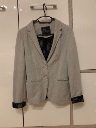 Grauer Blazer