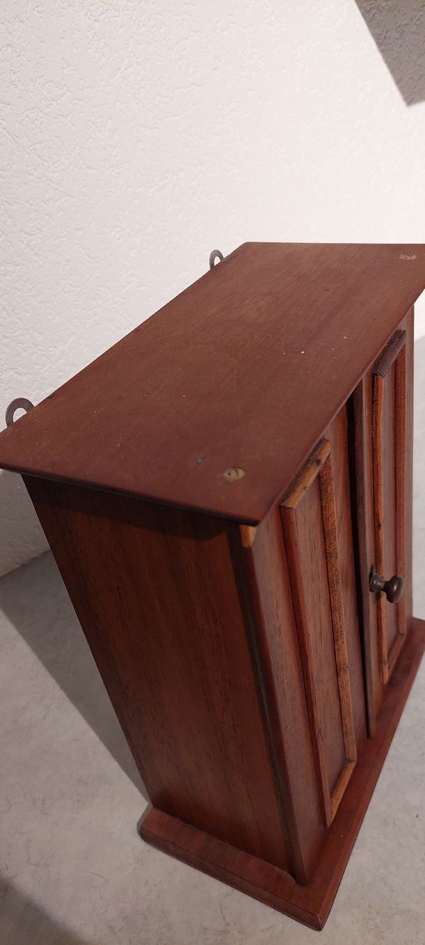 Giocattoli: Puppenschränkli Holz – Usato da Muri AG venduto da nindo1 5
