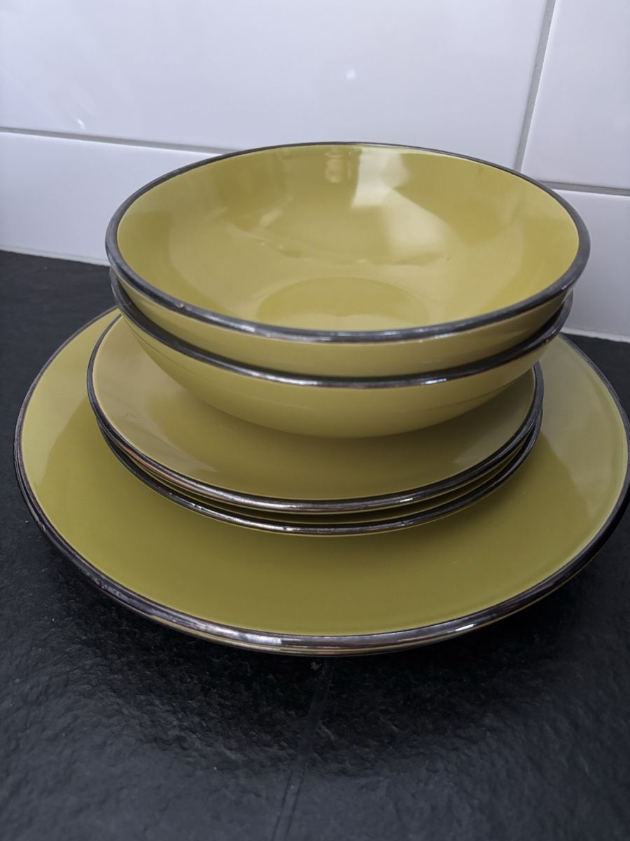 Set di piatti: Schalen und Teller Set grün mit Rand – Usato da Otelfingen venduto da mar_j67x 1