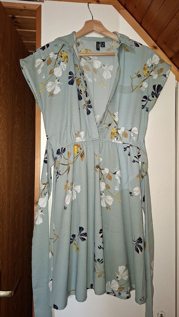 H&M Vestiti: Kleid mit Blumenmuster und Bindegürtel Grösse S – Usato da Berlingen venduto da mic_qg5h 1