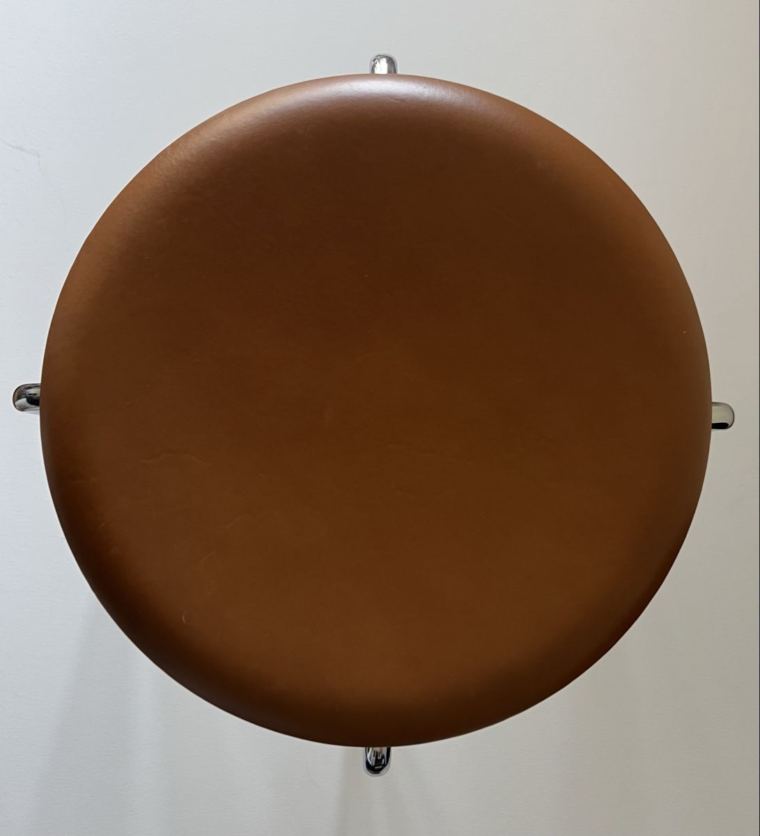 Fritz Hansen Sgabelli: Fritz Hansen Dot Hocker Leder – Usato da Luzern venduto da Bon_Voyage 5