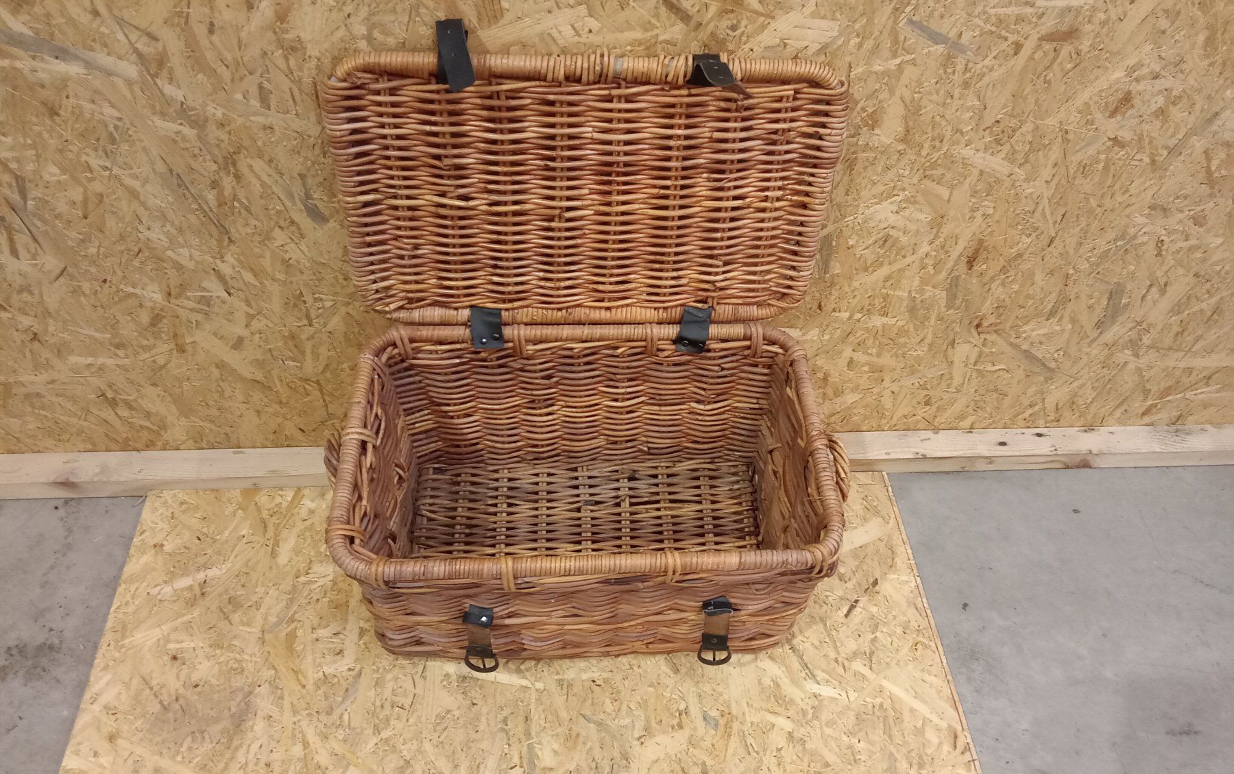 Altro per la casa: Vintage Weidenkorb mit Deckel, Picknickkorb – Usato da Mollis venduto da gar_wqz5 1