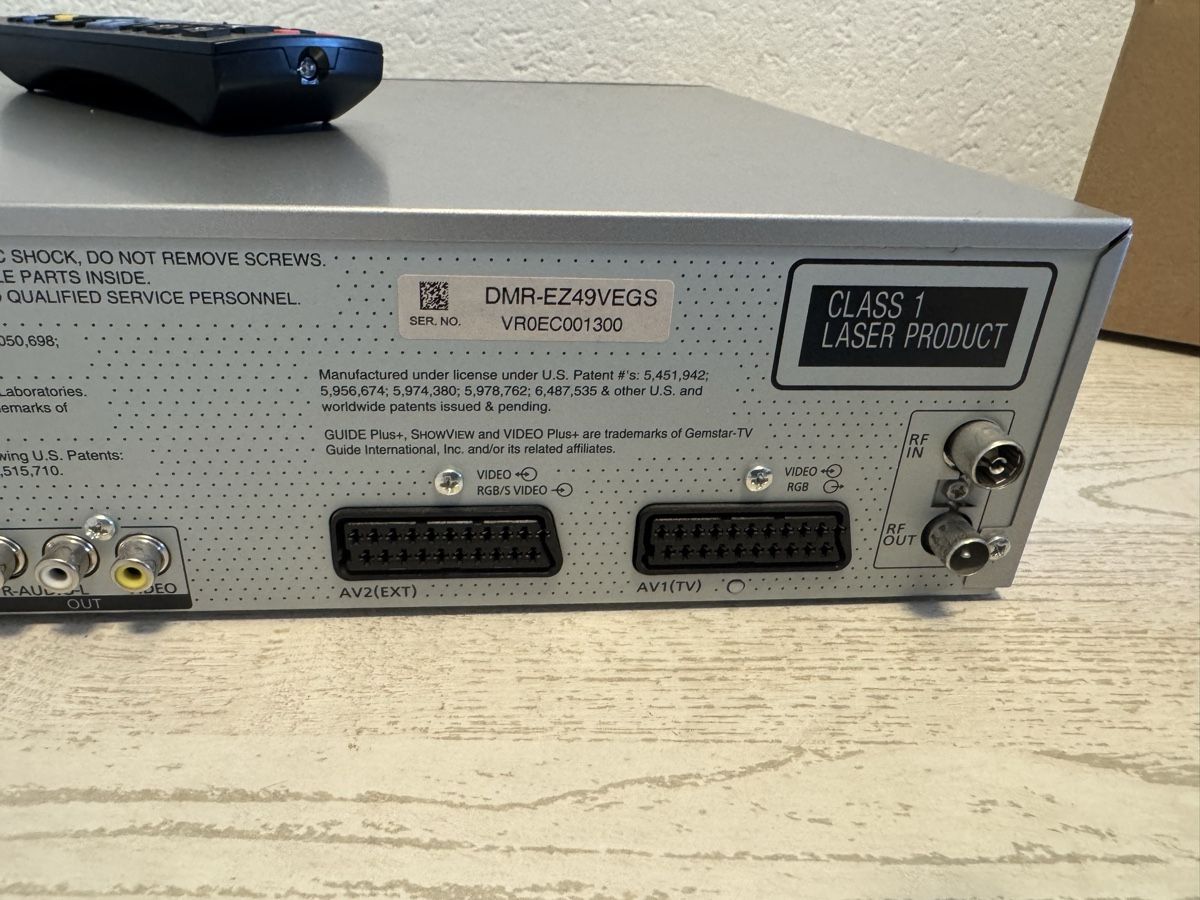 Panasonic Aufnahmegeräte: Panasoni dmr-ez49v vhs dvd recorder – Gebraucht aus Zunzgen von milesdavis76 9