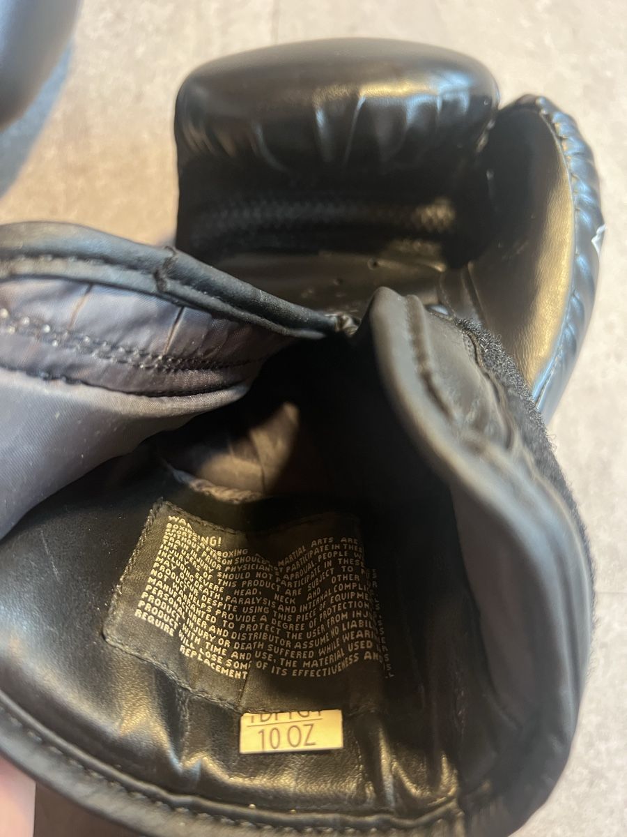 Gants & mitaines : Boxhandschuhe Throwdown 10oz – D'occasion à Pfäffikon SZ par Gschmois26 4