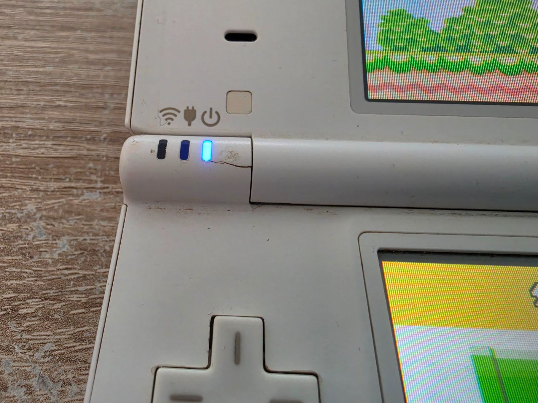 Nintendo Console: Nintendo DSi weiss mit Ladekabel – Usato da Sempach venduto da Knuckles17 2
