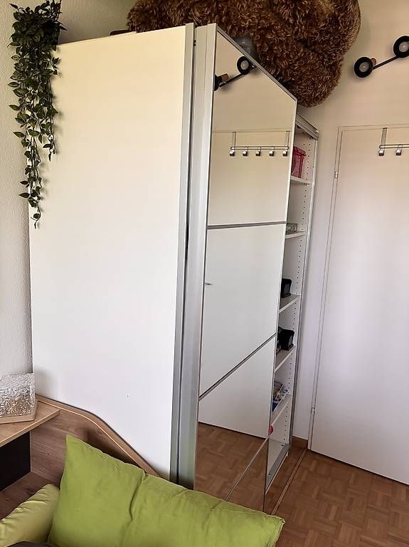 Schränke: Kleiderschrank, Schrank – Gebraucht aus Bubendorf von Crocusvernus 2