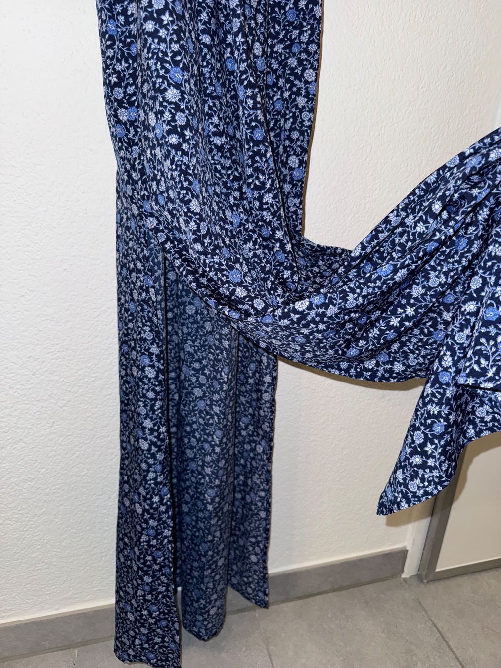 Tally Weijl Robes: Blaues Maxikleidmit Blumenmuster – D'occasion à Zofingen par zac_spc2 1
