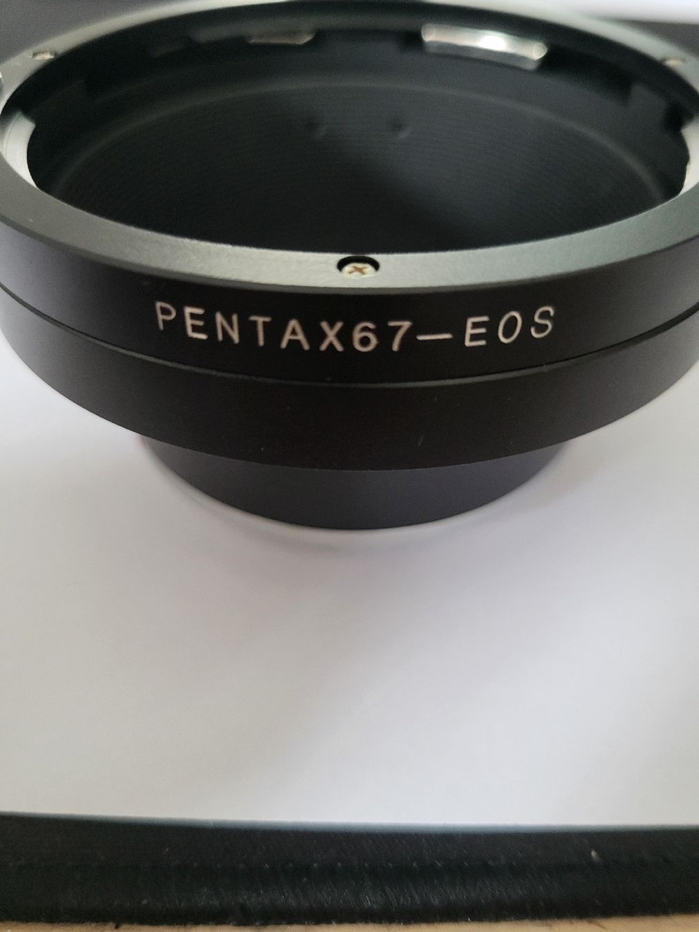Adattatori foto: Pentax 67 auf Canon EOS EF Objektivadapter mit Etui #35 – Usato da Dachsen venduto da MacheSache 1