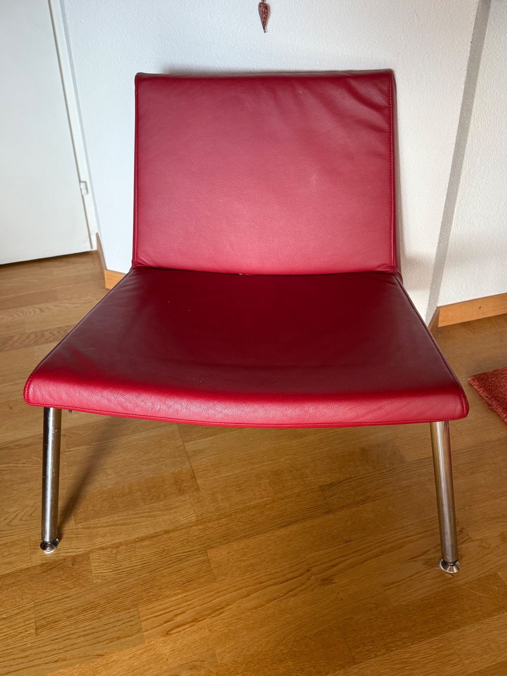 Poltrone: Fauteuil en cuir rouge – Usato da Genève venduto da all_xkc7