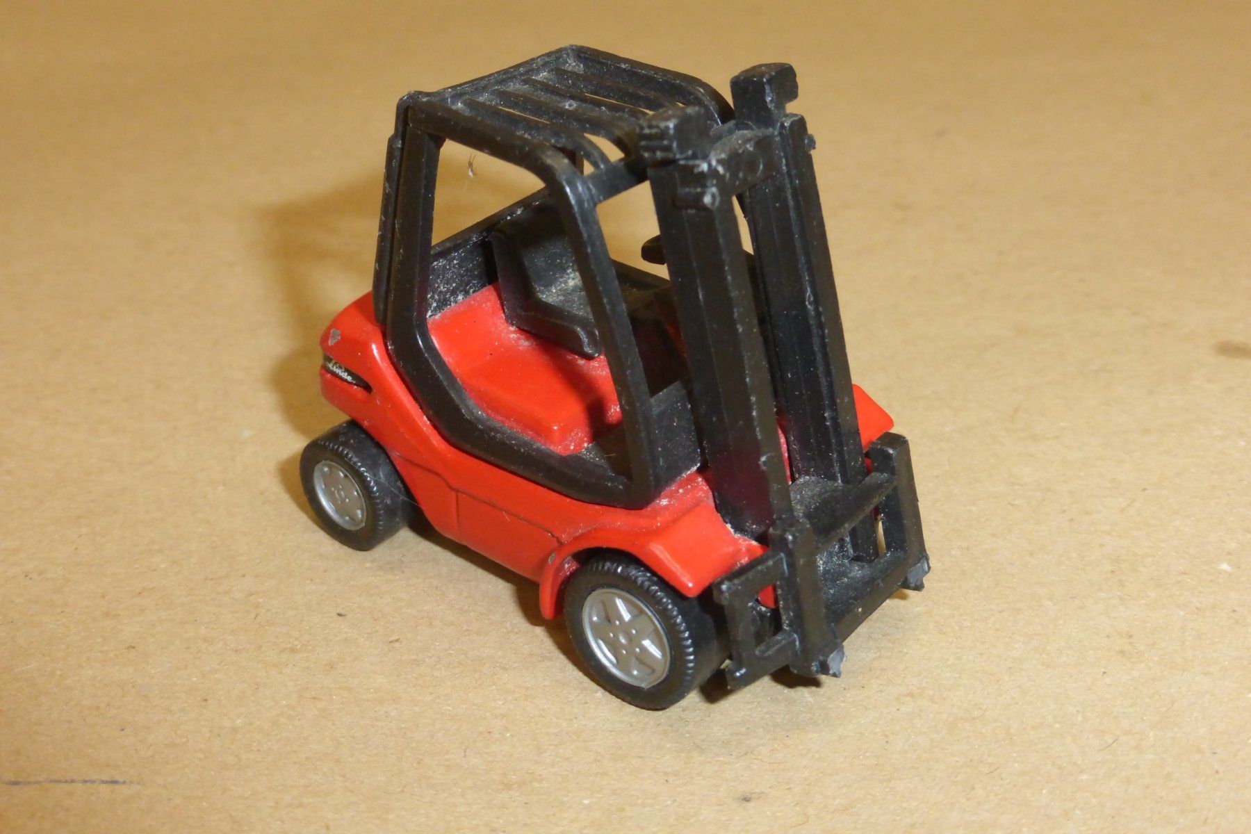 Siku Giocattoli: Gabelstapler Siku Linde H30 rot – Difettoso da Gempen venduto da Smokie72