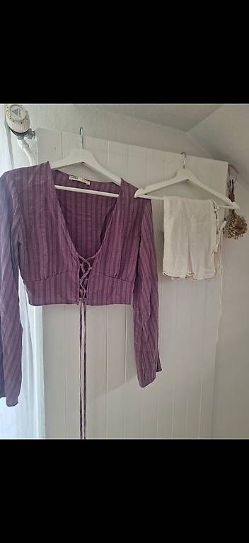 Costumes: Oberteil mit Jupe – D'occasion à Liestal par loo_bh95
