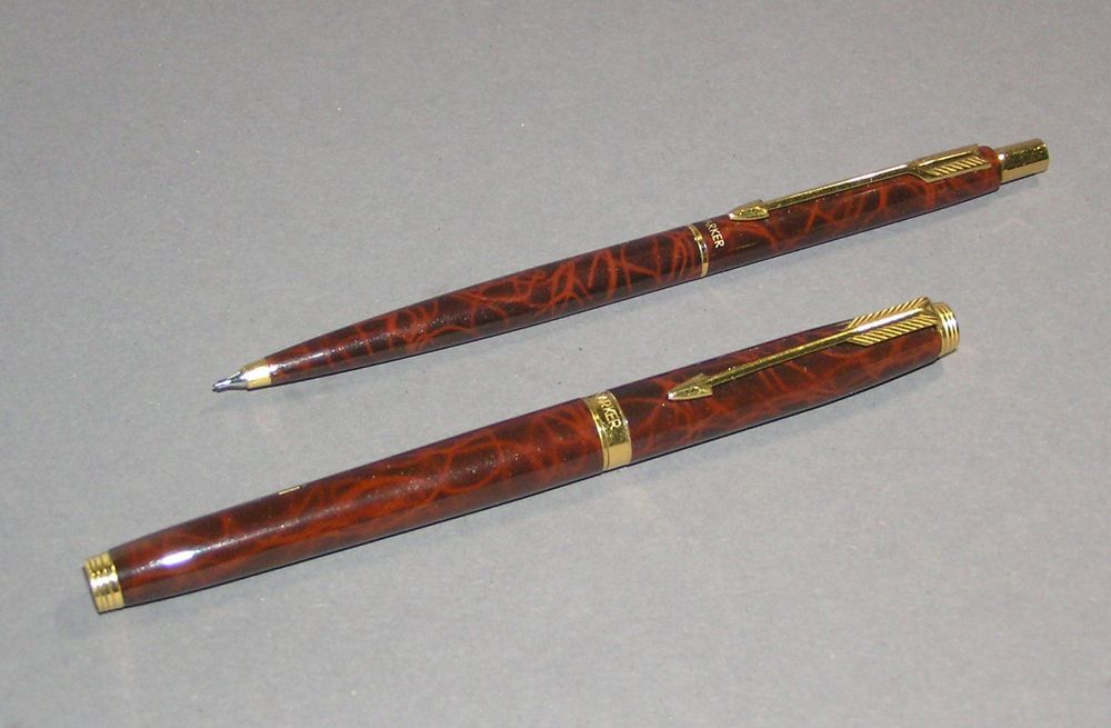 Cross Sauvage Füllfederhalter – 18-Karat-Goldfeder, Mittlere Schreibbreite, In Imperialem Rot
