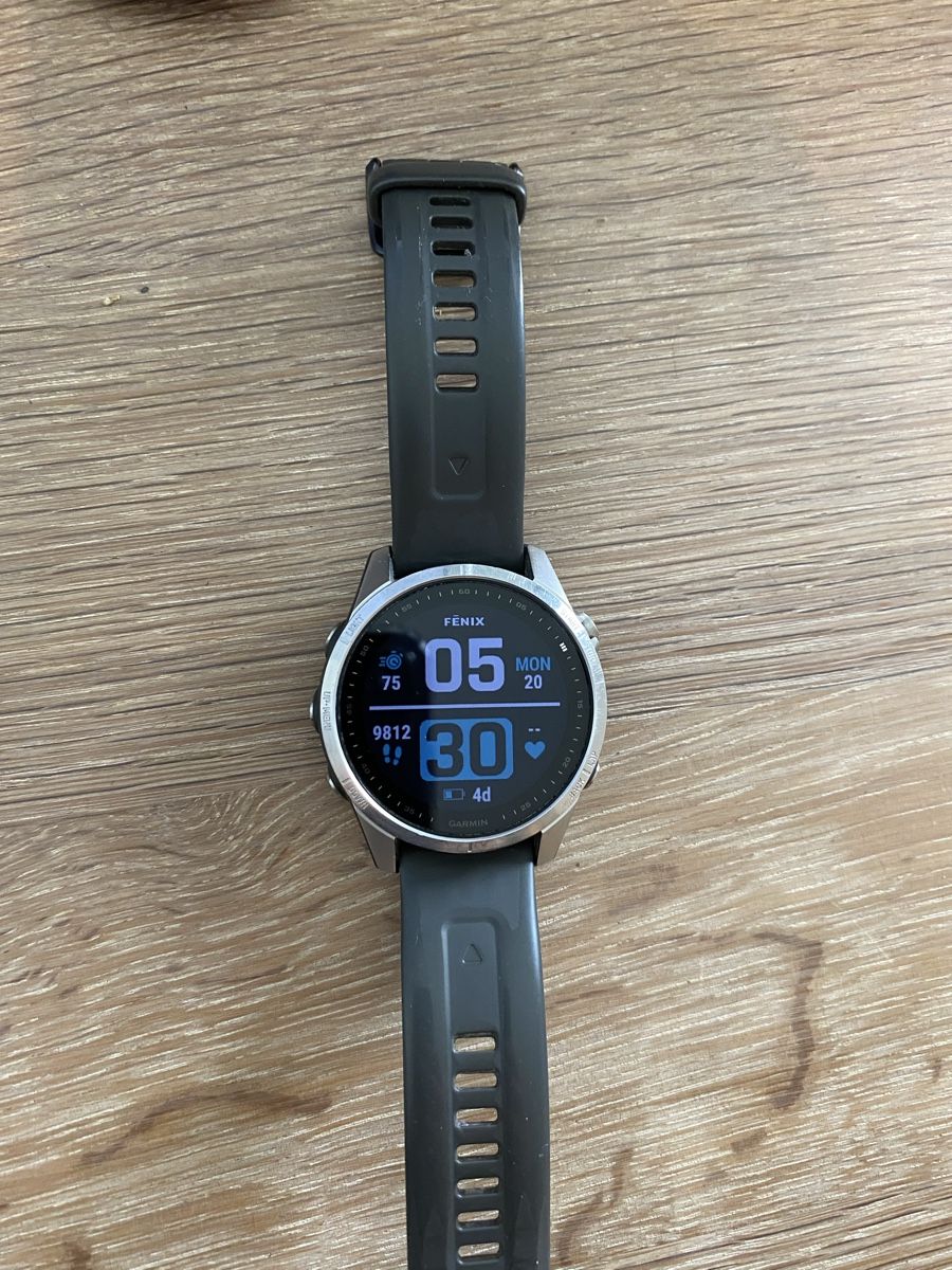 Garmin Smartwatch: Garmin fenix 7S, Silber – Usato da Zug venduto da 7kpl_mas