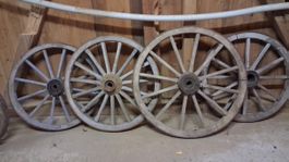 Alte Wagenräder (11 Stück)