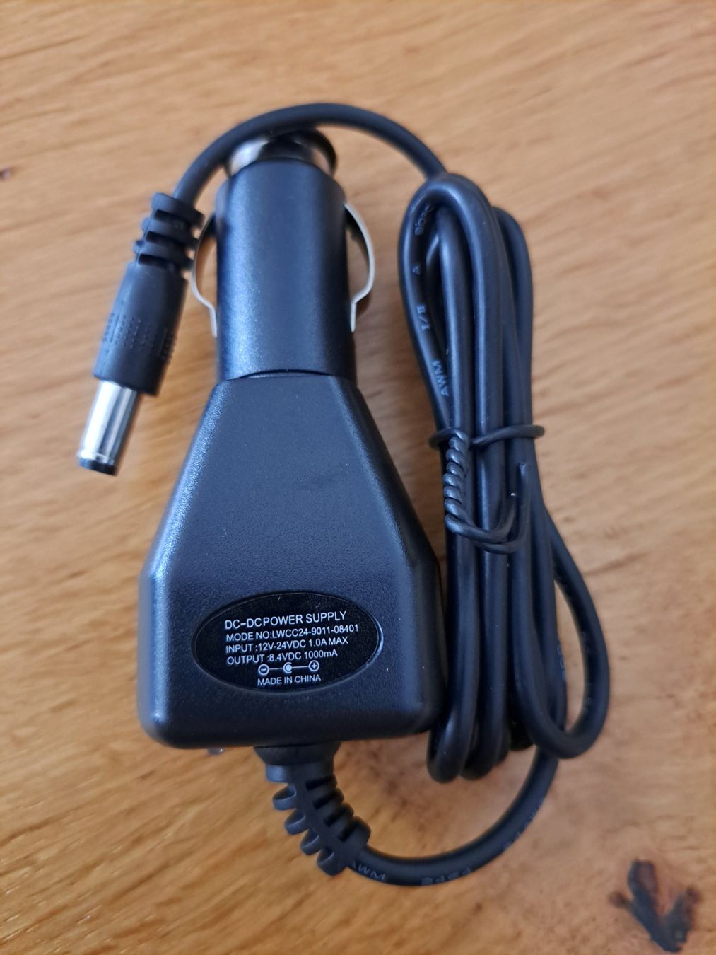 Caricabatterie: Chargeur 8.4Vdc pour allume-cigare – Nuovo (secondo la descrizione) da Tentlingen venduto da Dr_Snake
